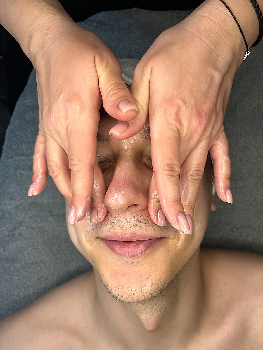 Lymphatic drainage facial massage treatment at SBW Beauty